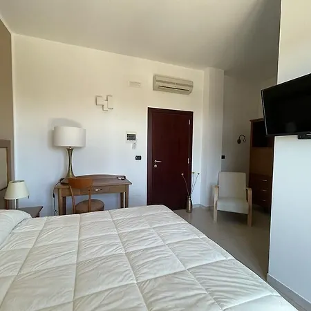 Posidonia Hotell 4*
